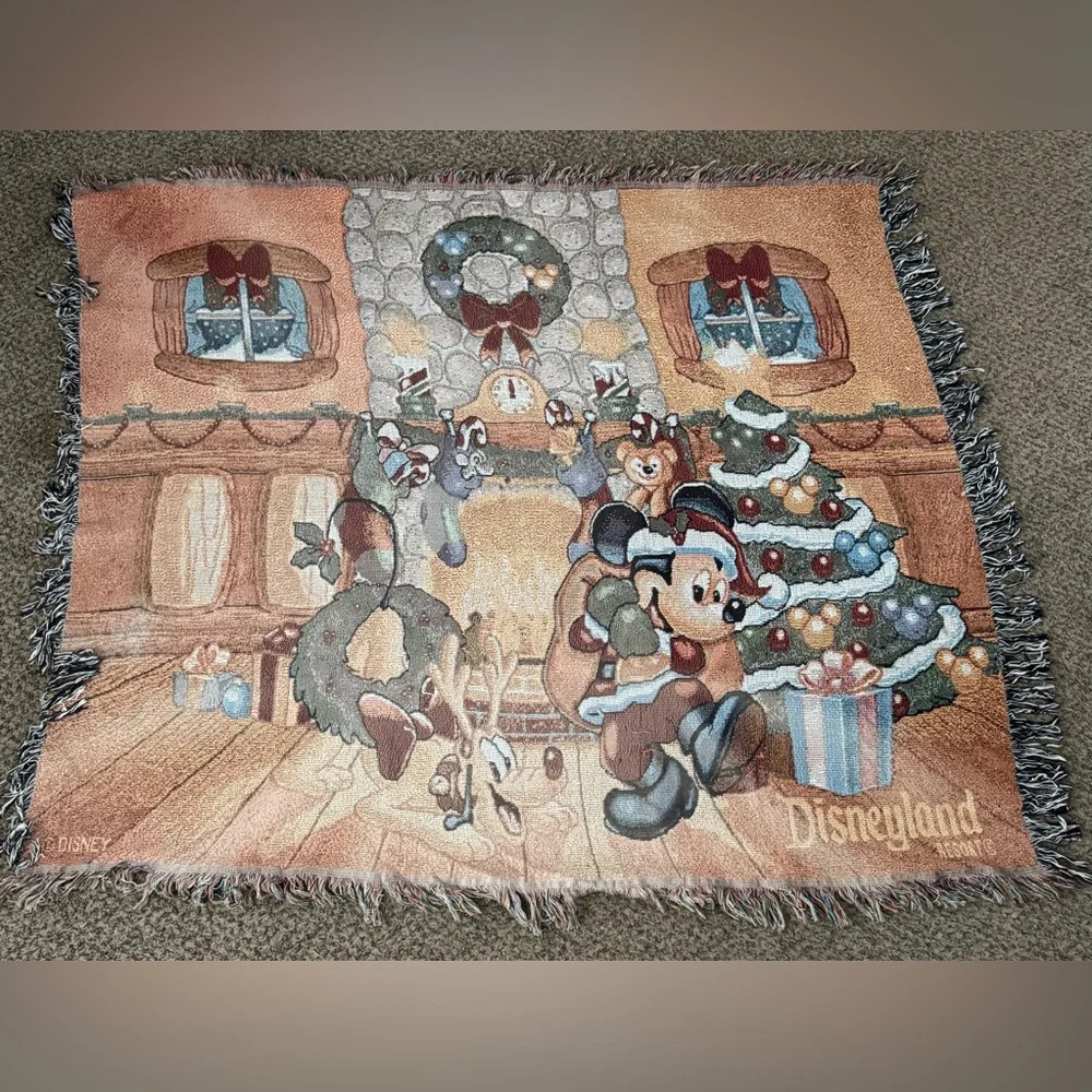 Disney Micky Mouse Christmas Resort Tapestry Woven Blanket Limited Release Pluto